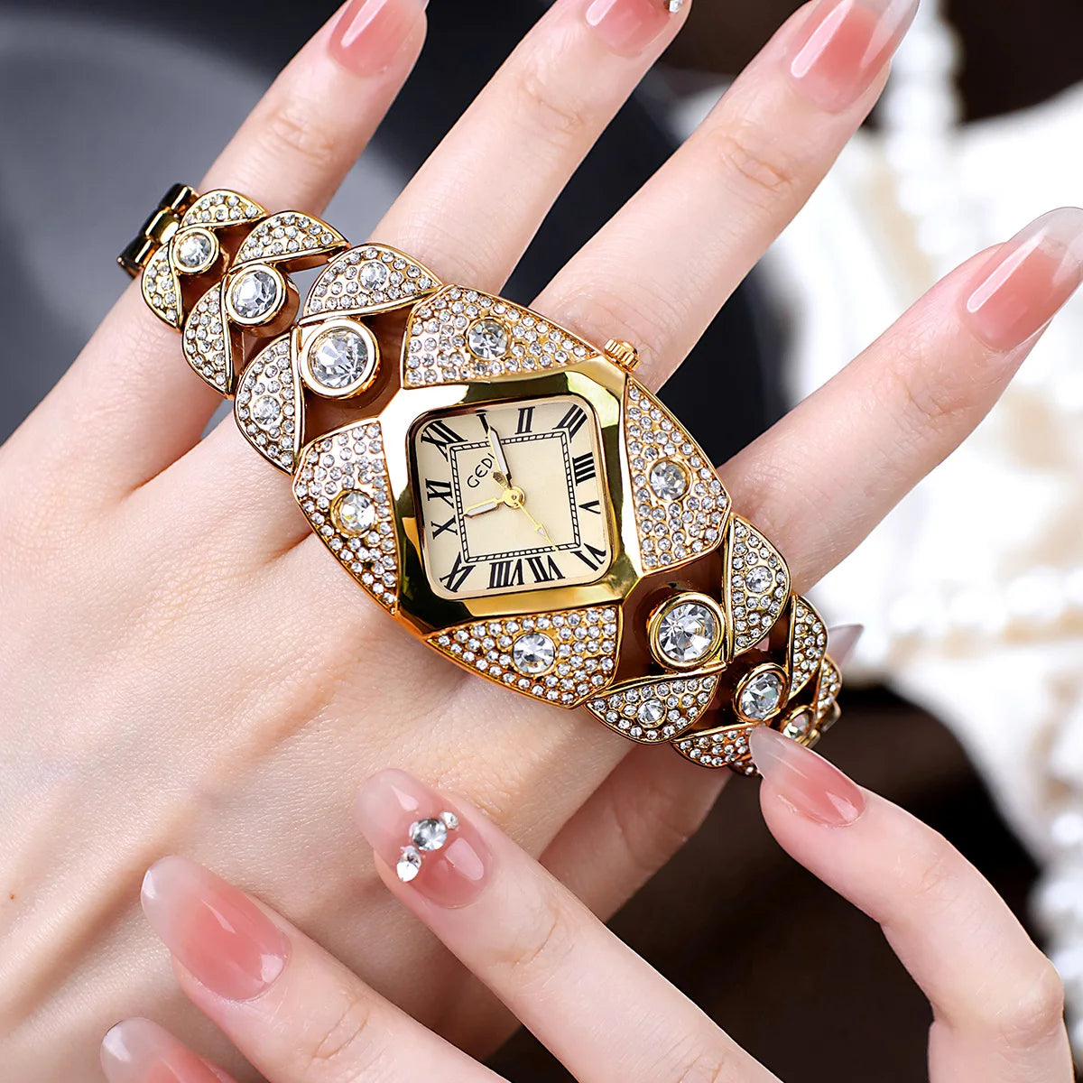 2025 New Women Watch Light Luxury Brand Diamond Inlaid Bracelet Watches Waterproof Ladies Fashion Quartz Clock Wristwatch Gift